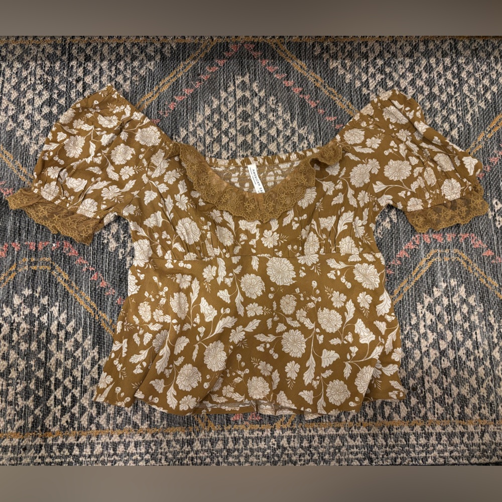 American Eagle Outfitters Brown and White Floral Off-Shoulder Top